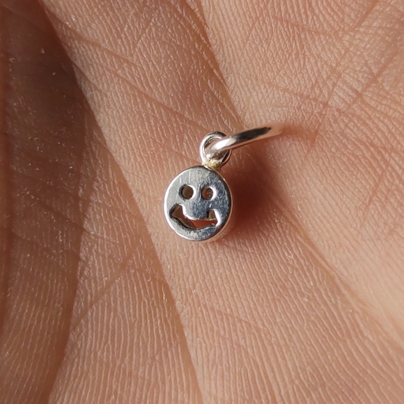 Smiley face sterling silver charm. I will include a silver chain  with purchase - Picture 1 of 6